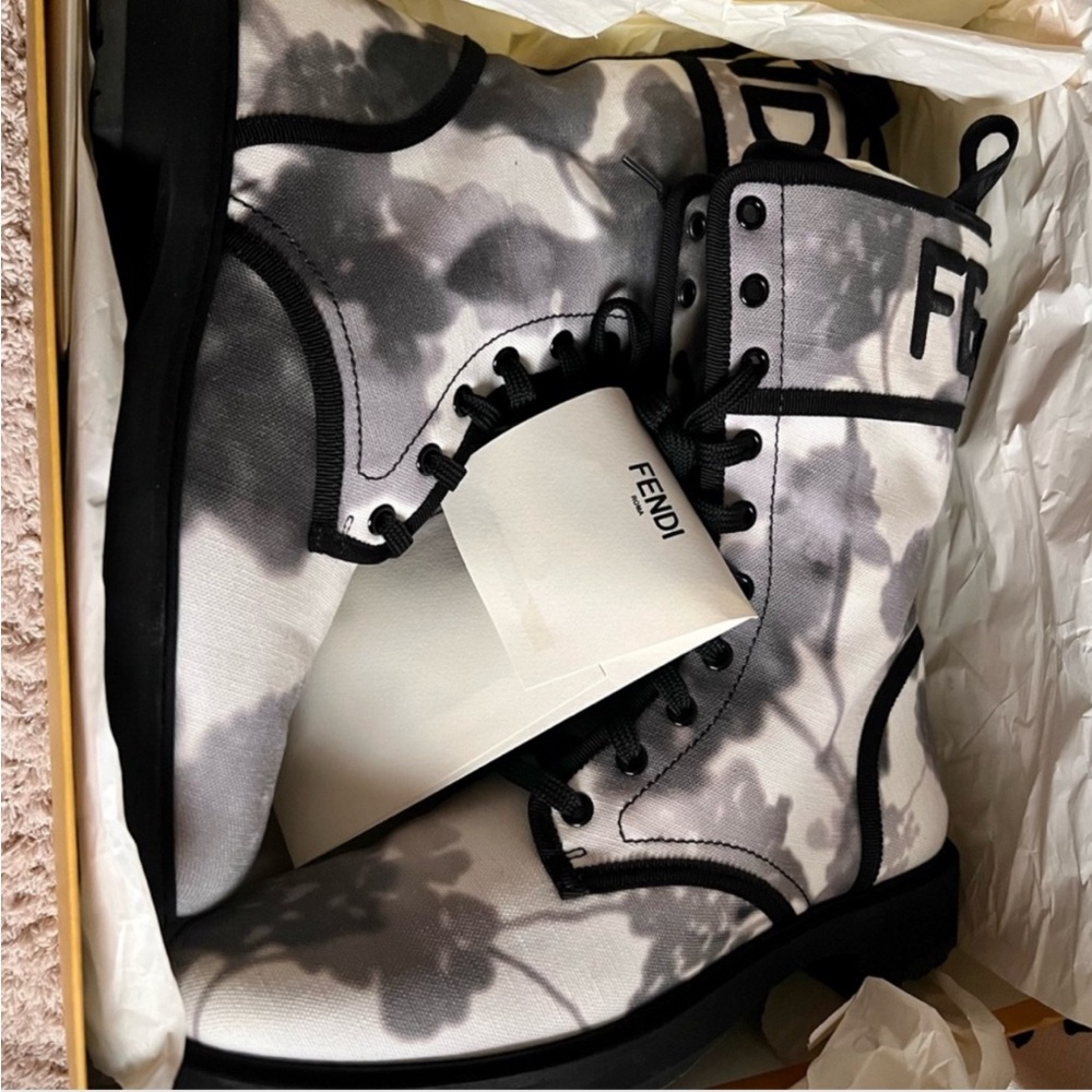 Fendi Monochrome Tie-Dye Lace-Up Boots